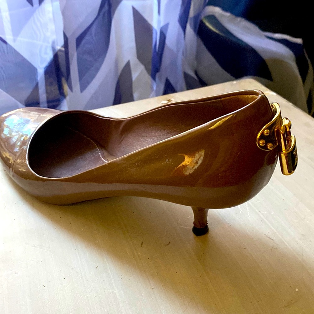 Original Louis Vuitton pumps made in Italy